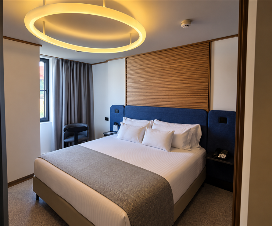 Hotel 01 892x740